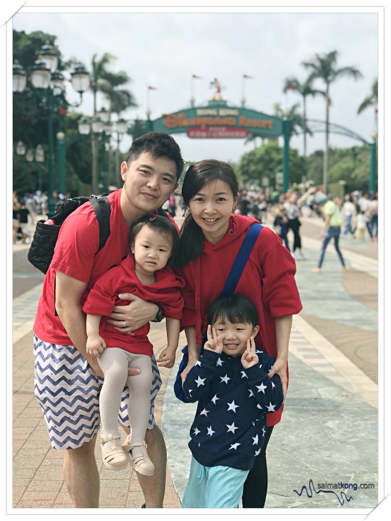 Hong Kong Trip 2019 Play, Eat & Shop - Our *nicest* family photo at Hong Kong Disneyland coz these days it’s really hard to get a nice photo with both kids looking at the camera.