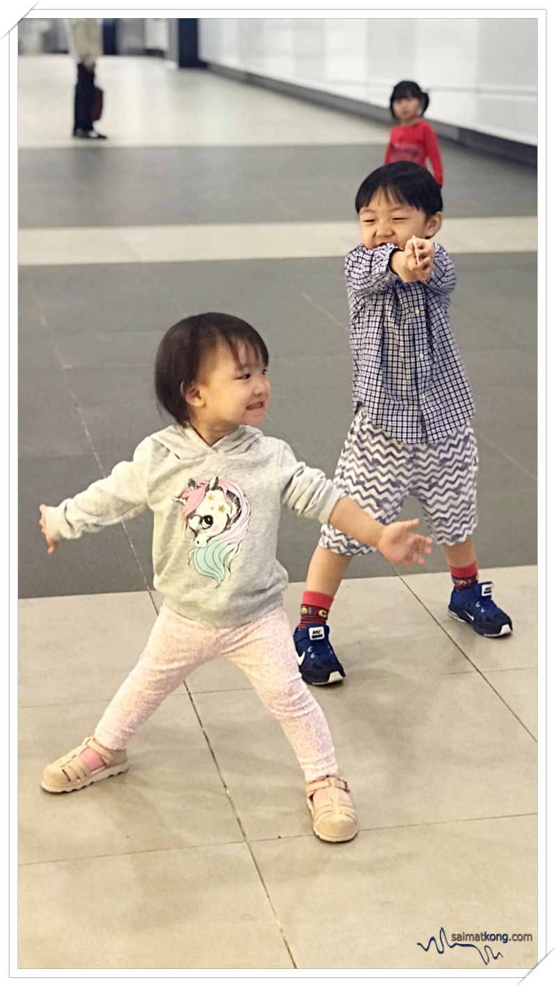 Hong Kong Trip 2019 Play, Eat & Shop - My cheeky duo still so energetic after hours of playing at the theme park