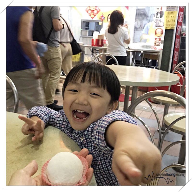 Hong Kong Trip 2019 Play, Eat & Shop - Cant wait to try the mochi with black sesame filling; freshly made in the spot. 
