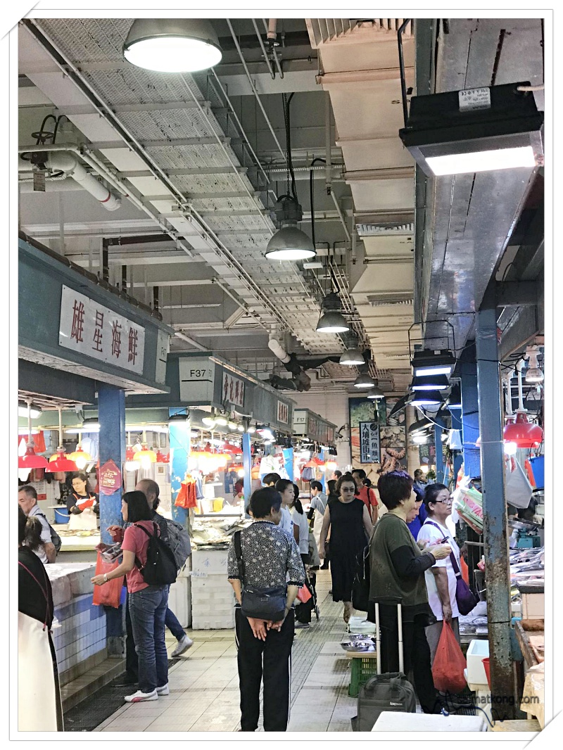 Hong Kong Trip 2019 Play, Eat & Shop - The lively scene at Tai Po Market. This place is crowded with locals doing their grocery shopping. 