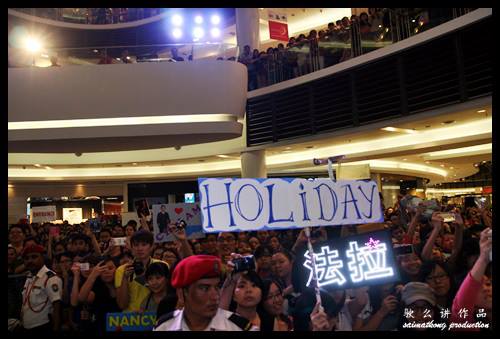 Fala Chen 陈法拉 (Holiday) at Triumph in the Skies 2 (衝上雲宵 II) Promo Tour @ Paradigm Mall